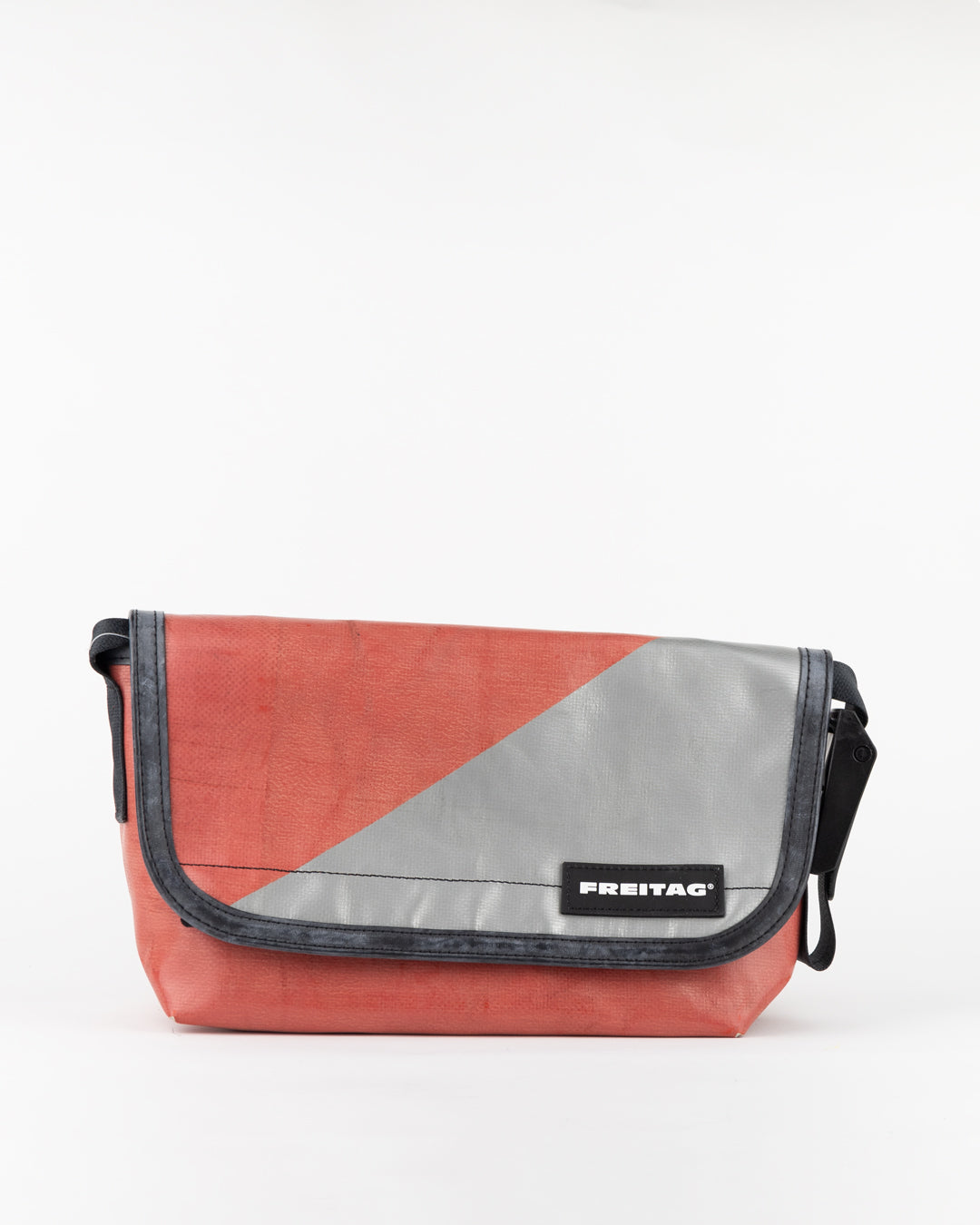 FREITAG "F41 HAWAII FIVE-O 3990215 Silver/Red"