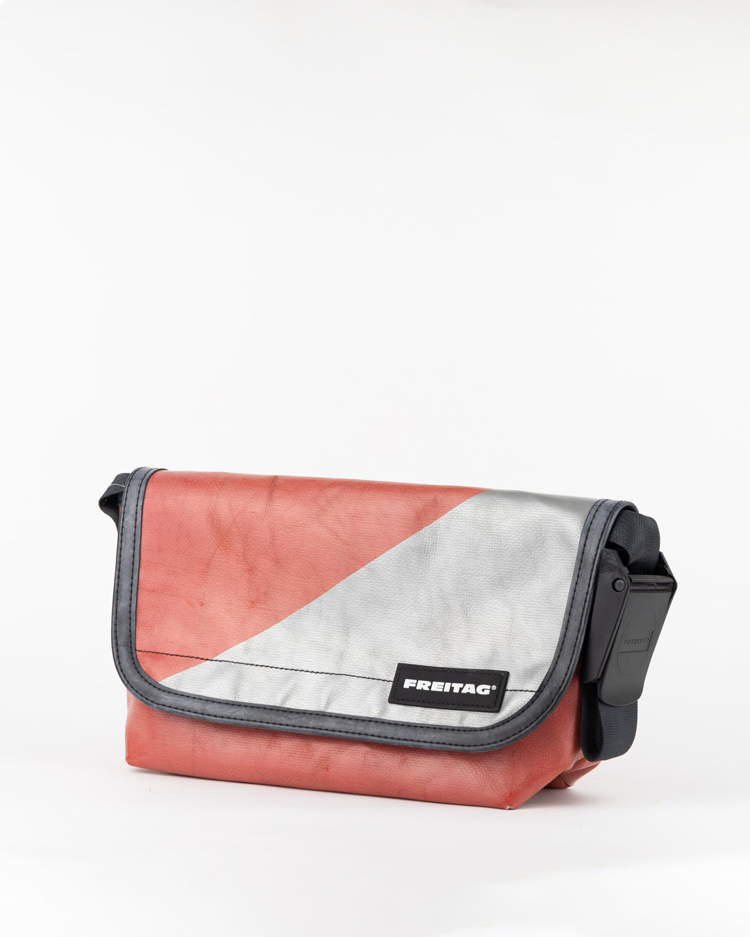 FREITAG "F41 HAWAII FIVE-O 3990215 Silver/Red"