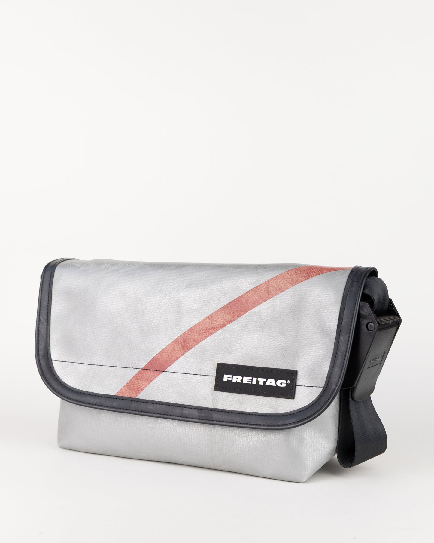 FREITAG "F41 HAWAII FIVE-O 4138161 Silver/Red"