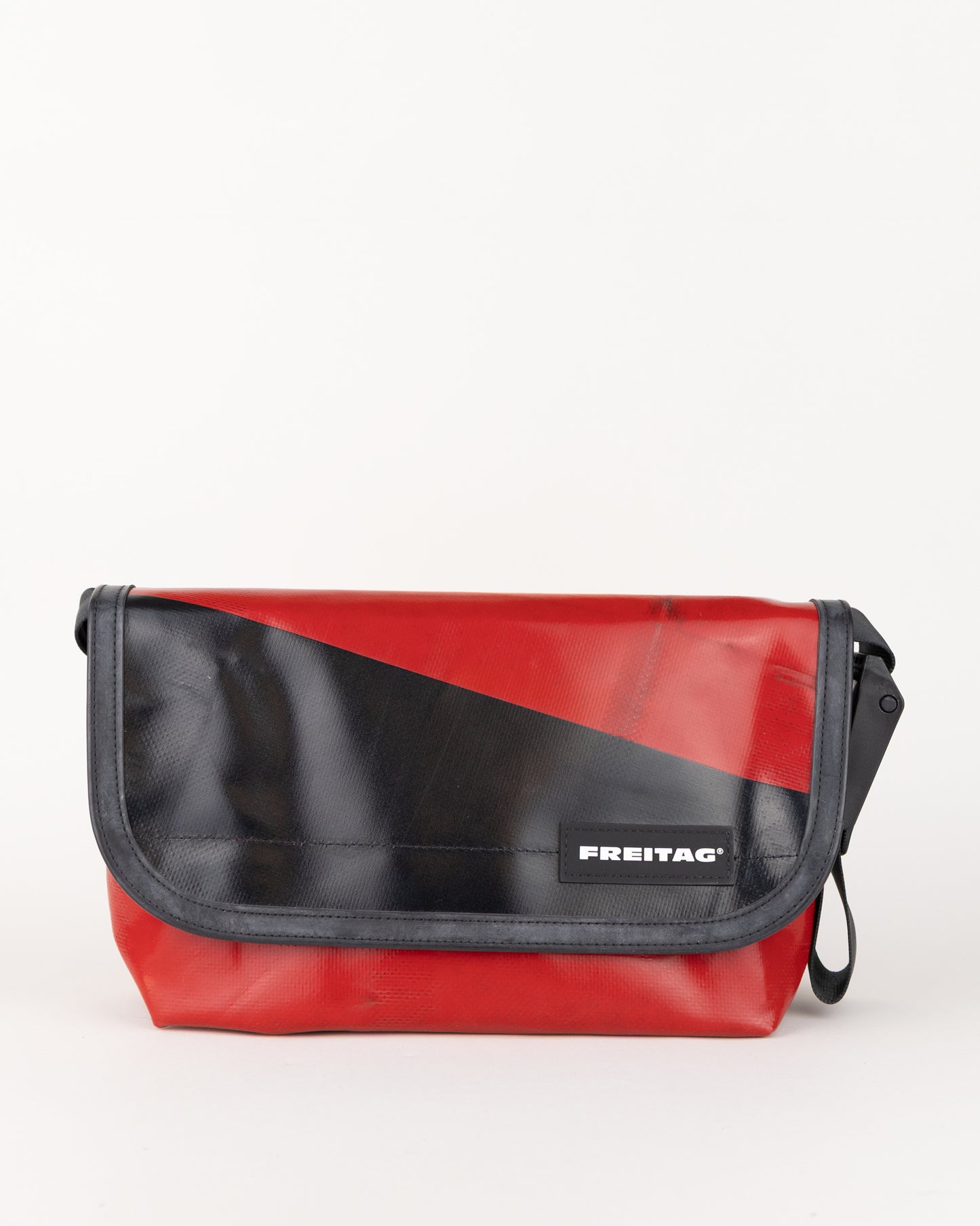 FREITAG "F41 HAWAII FIVE-O 4138435 Black/Red"