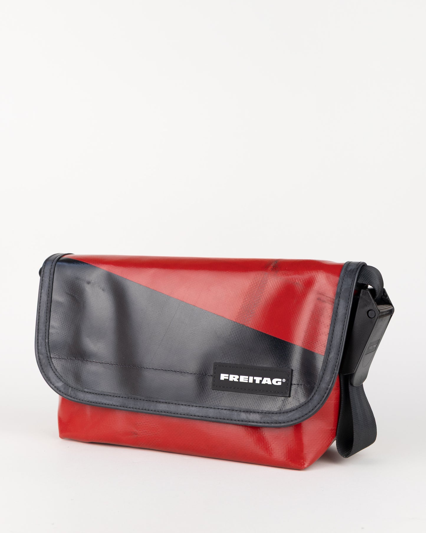 FREITAG "F41 HAWAII FIVE-O 4138435 Black/Red"