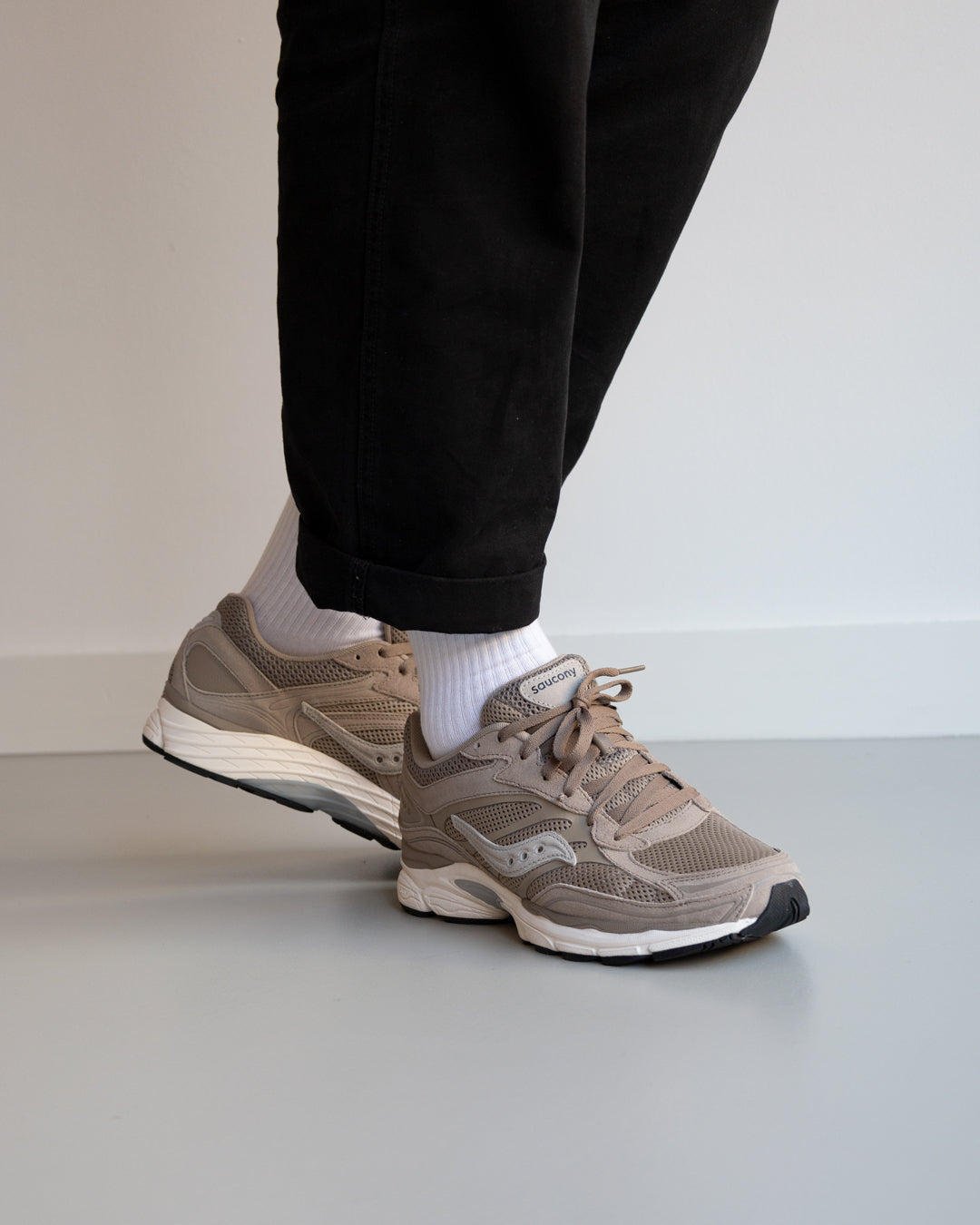 Saucony "Progrid Omni 9 Premium - Greige"