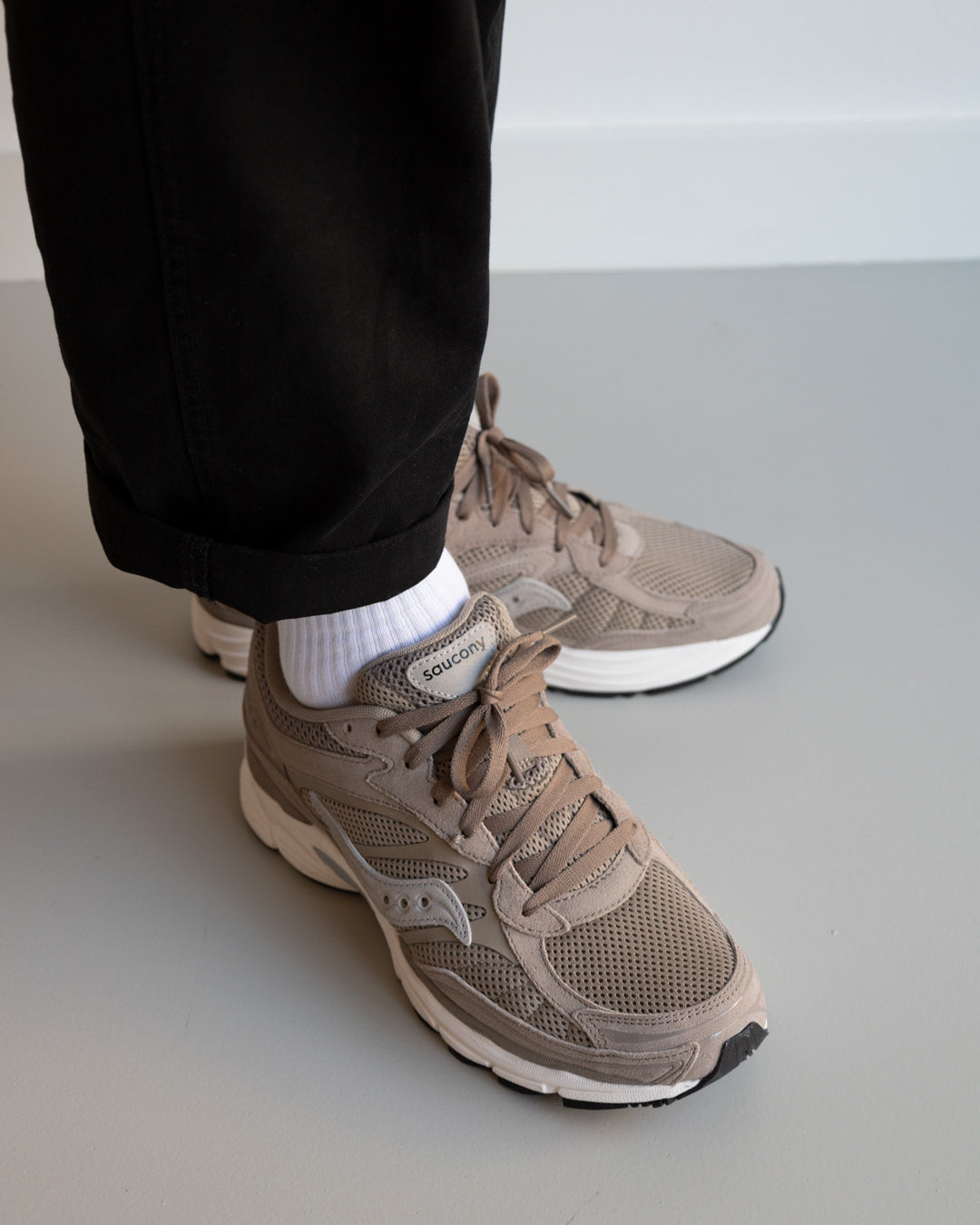 Saucony "Progrid Omni 9 Premium - Greige"