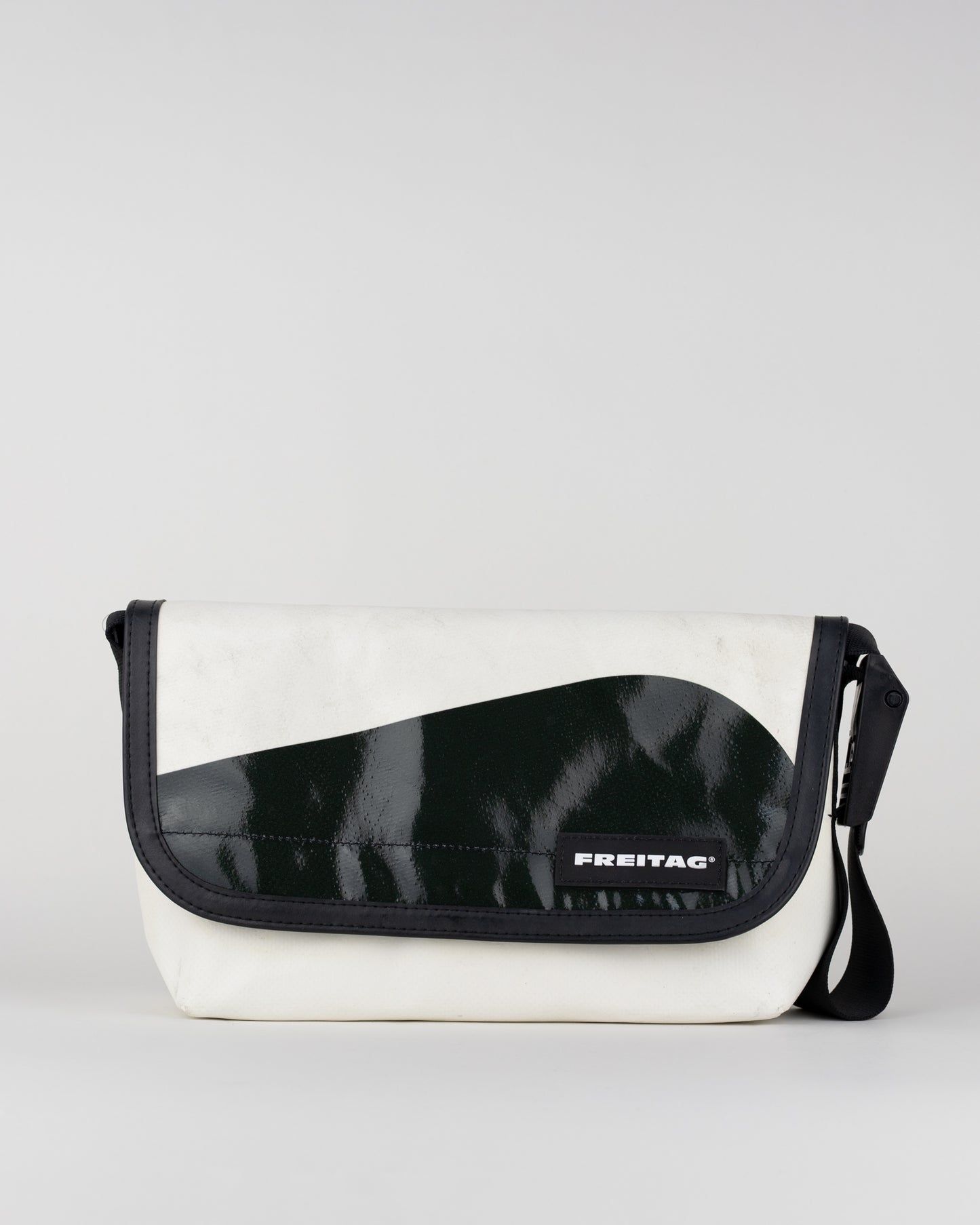 FREITAG "F41 HAWAII FIVE-O 4251989 Dark Green/White"