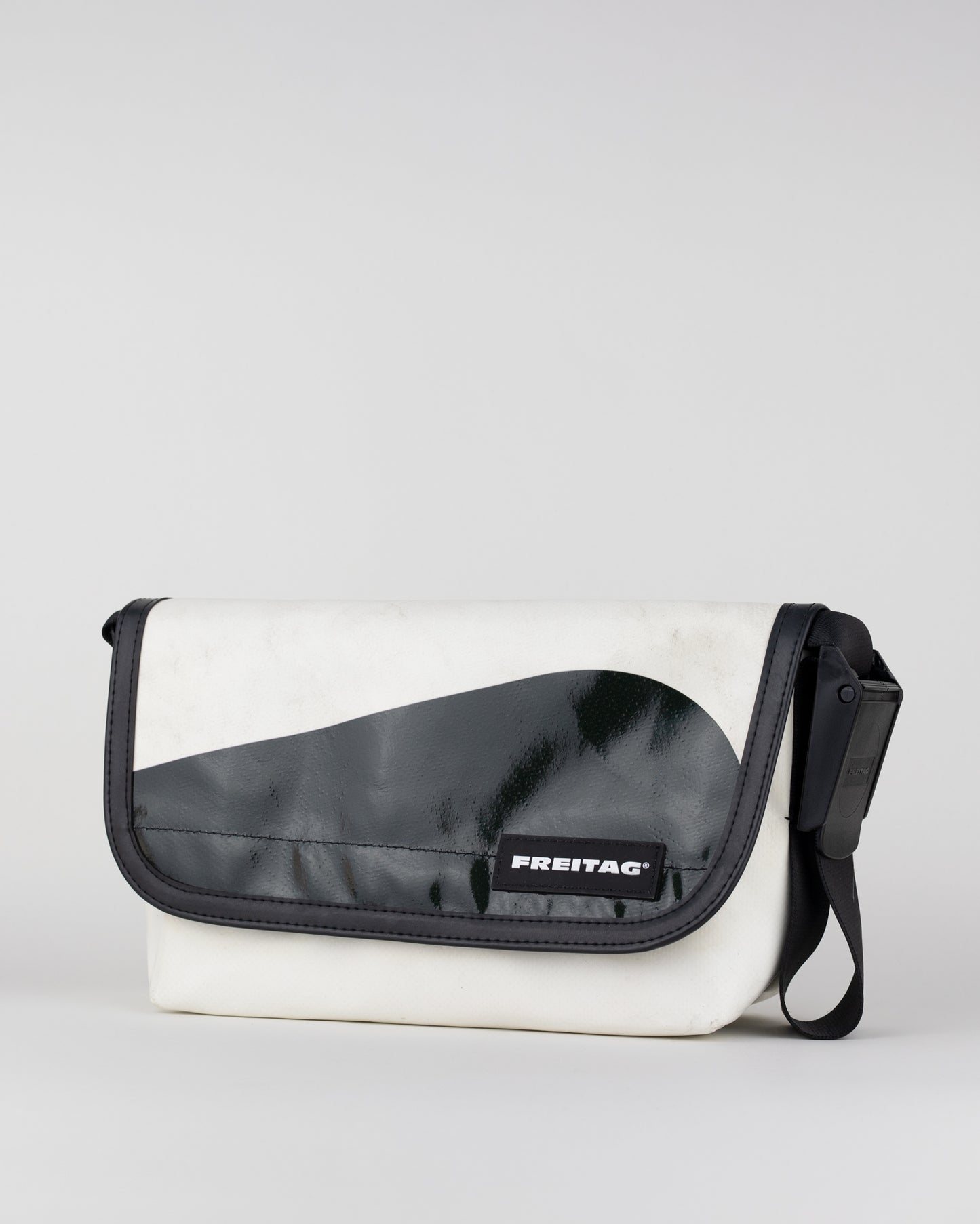 FREITAG "F41 HAWAII FIVE-O 4251989 Dark Green/White"