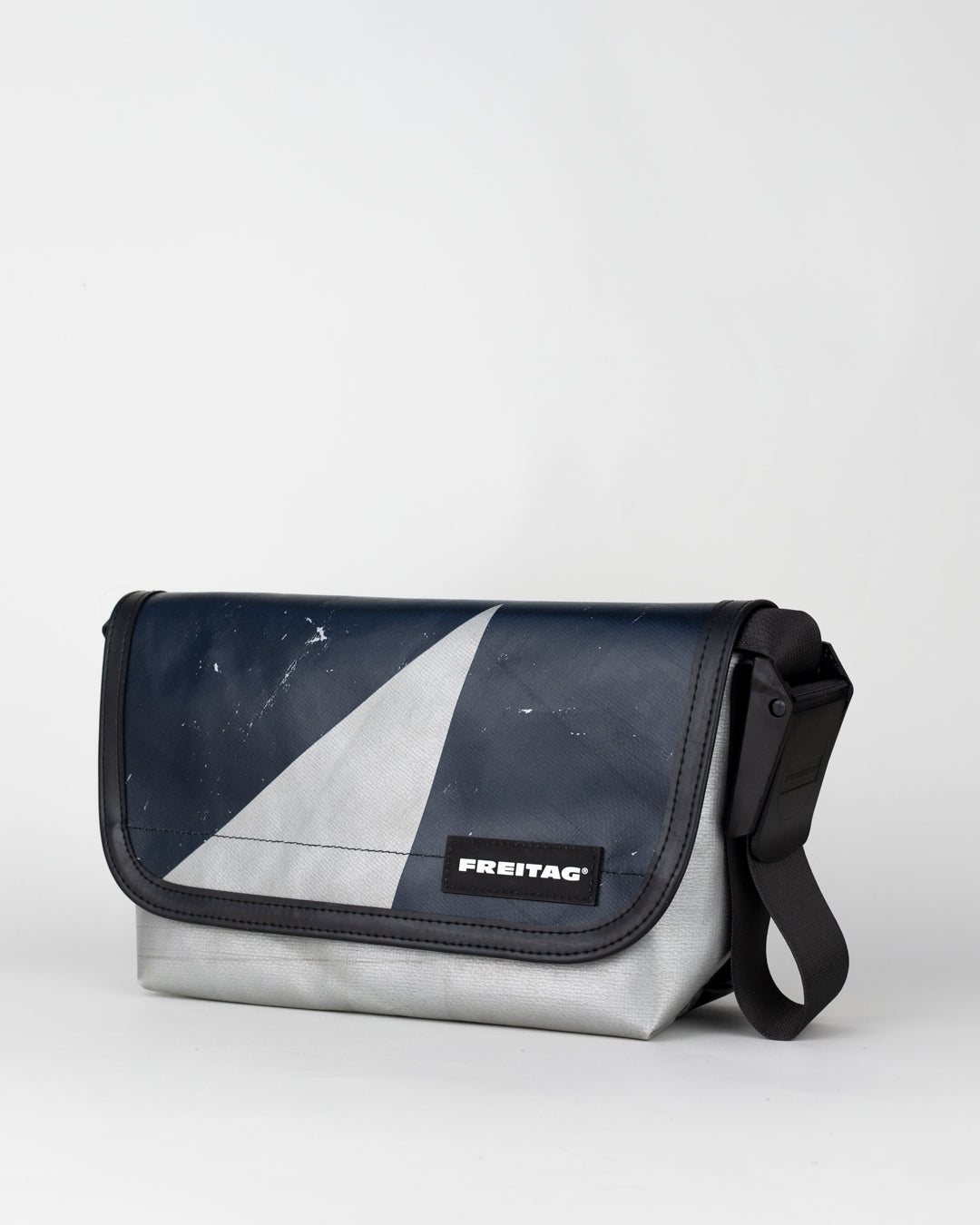 FREITAG "F41 HAWAII FIVE-O 4262215 Navy/Silver"
