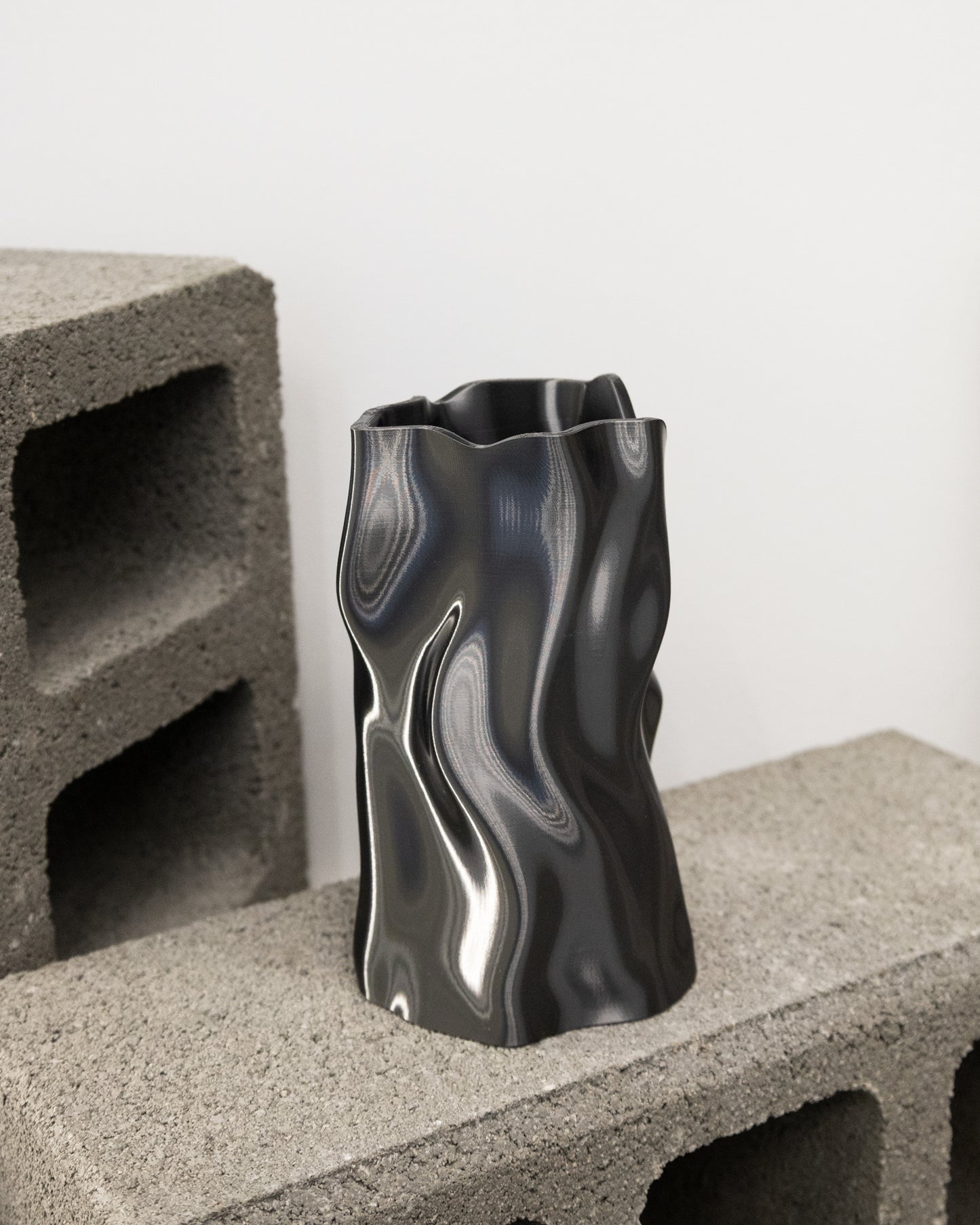 K.I.L. Design "Vase Wavy L"