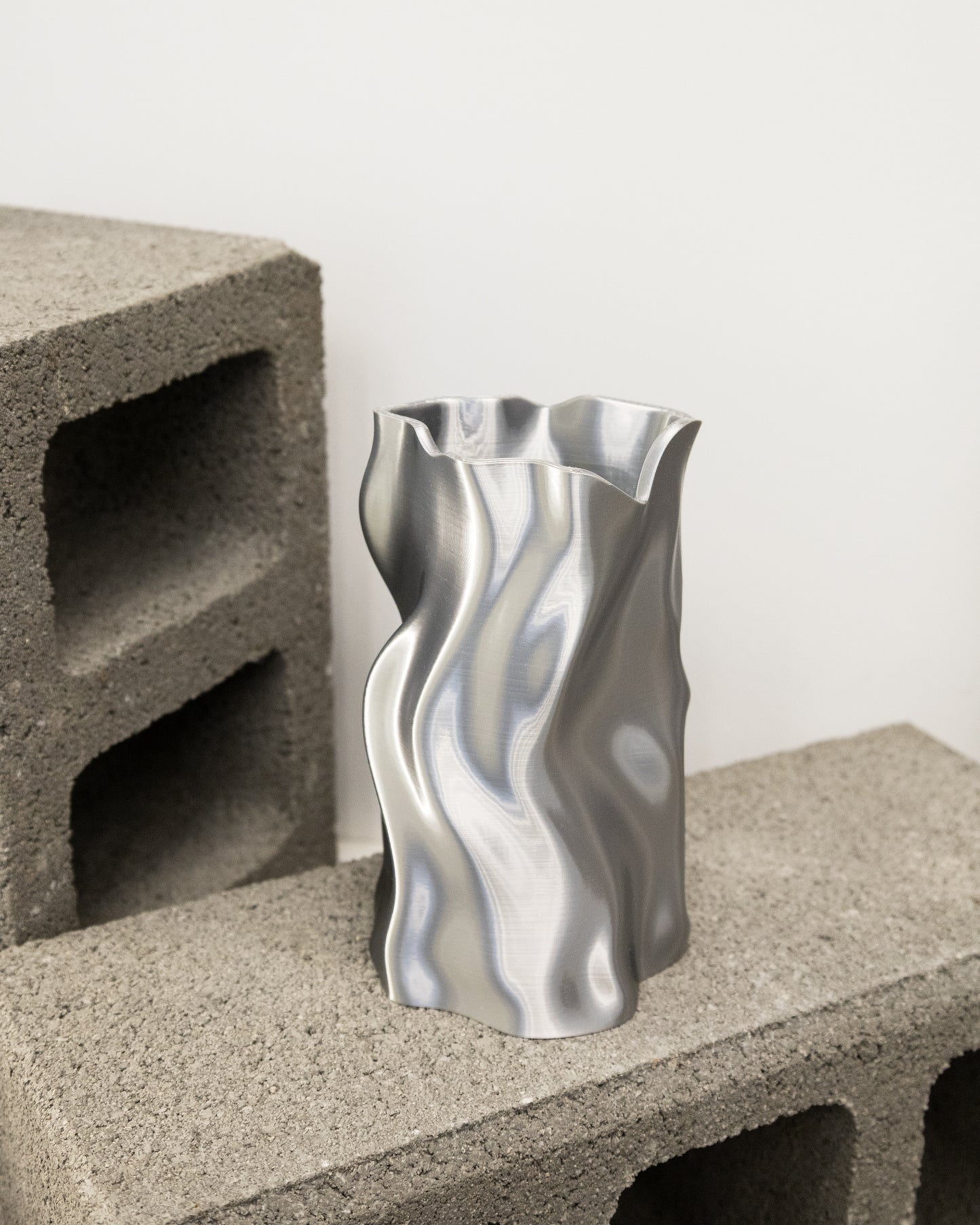 K.I.L. Design "Vase Wavy L"