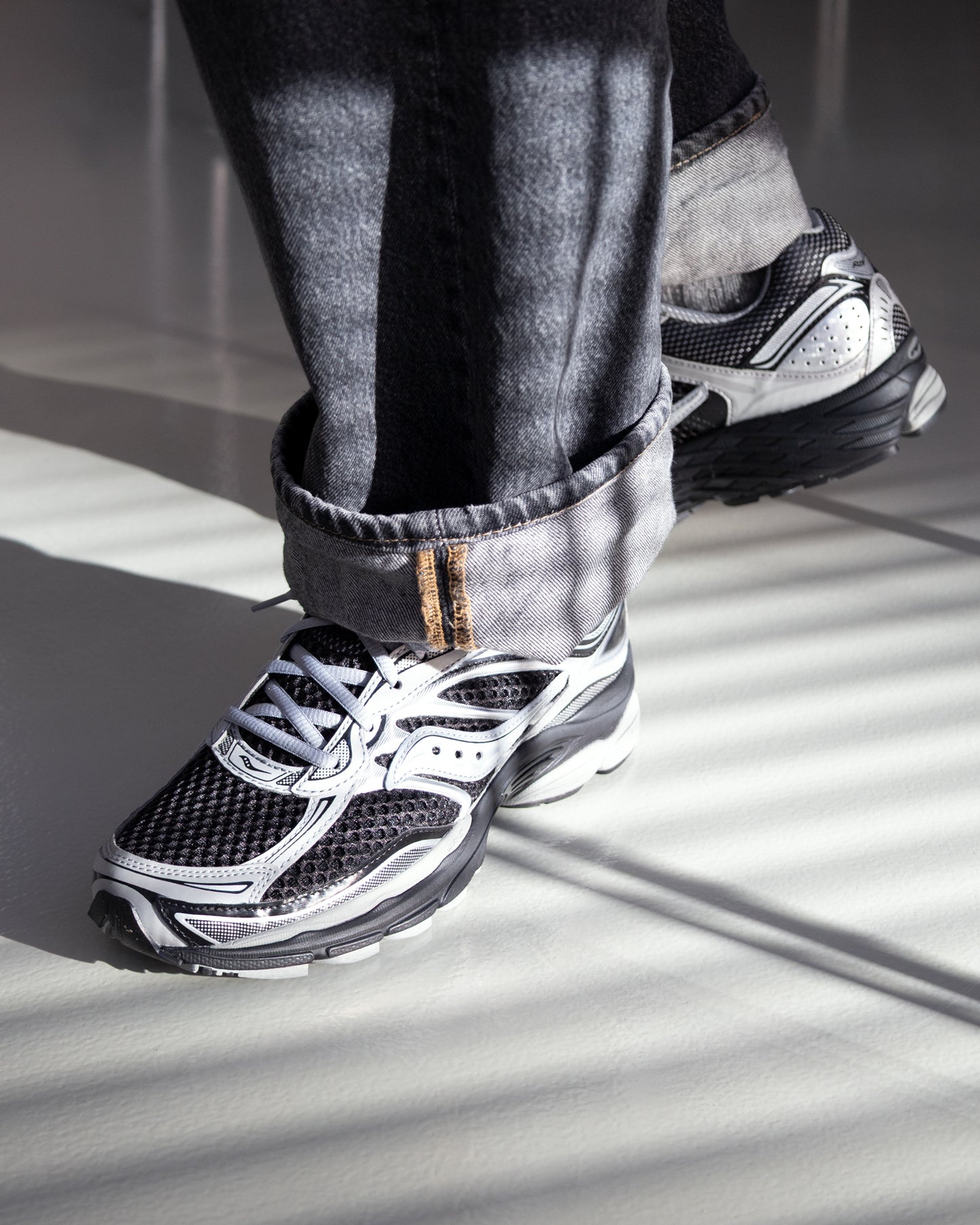 Saucony "Progrid Omni 9 - Black/Silver"