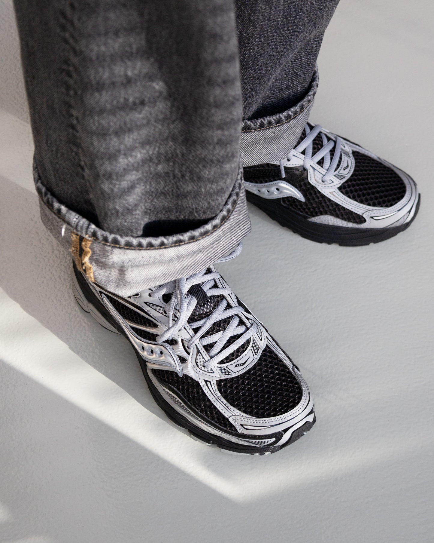 Saucony "Progrid Omni 9 - Black/Silver"